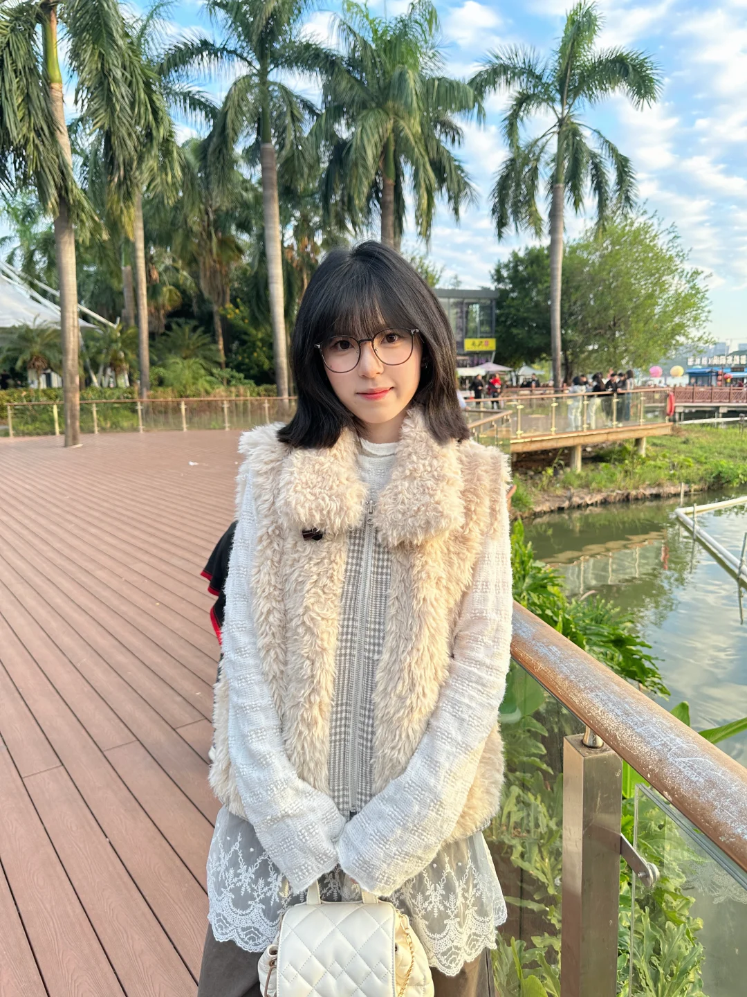 今天来公园散步啦