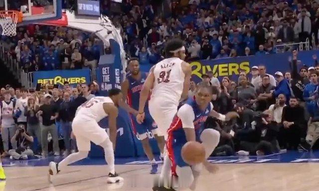 5月15日讯 NBA季后赛次轮G5，活塞昨日主场113-117不敌骑士...