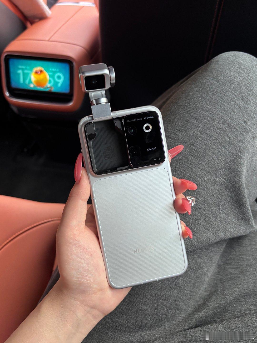 Robot Phone上手实拍🤳
（摸起来非常的有质感，今天试了一下它的阿莱电影模式，有点东西[喵喵]） ​