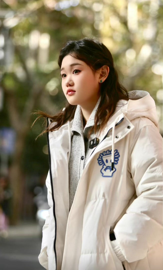 #张家齐替妈妈向路人道歉#面对路人的真实感受，张家齐没有辩解，大方替家人表达歉意，尽显良好教养 ​