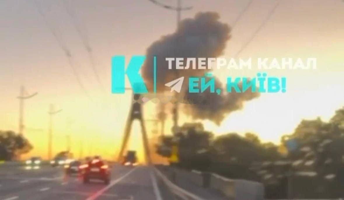 📺在基辅，北桥已被关闭。

据基辅交通部门报道，由于该桥的关闭，公共交通受到延误。

欢迎加入:

#俄乌局势新进展##一飞机在百慕大飞往波士顿途中失联##海岸猎人水相[超话]# ​
