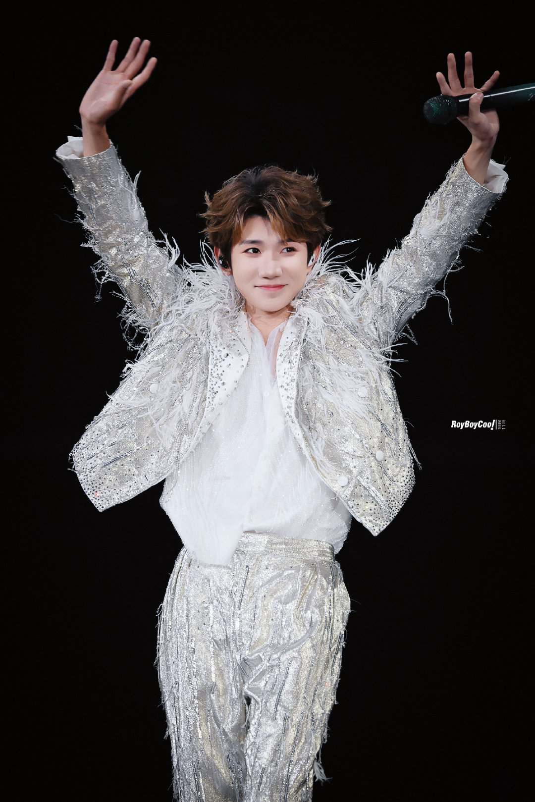 #王源[超话]##王源宇宙超级无敌大大狂欢巡演# 
𝐐𝐢𝐧𝐠𝐃𝐚𝐨 🌊
海边的风总是那么自由～​