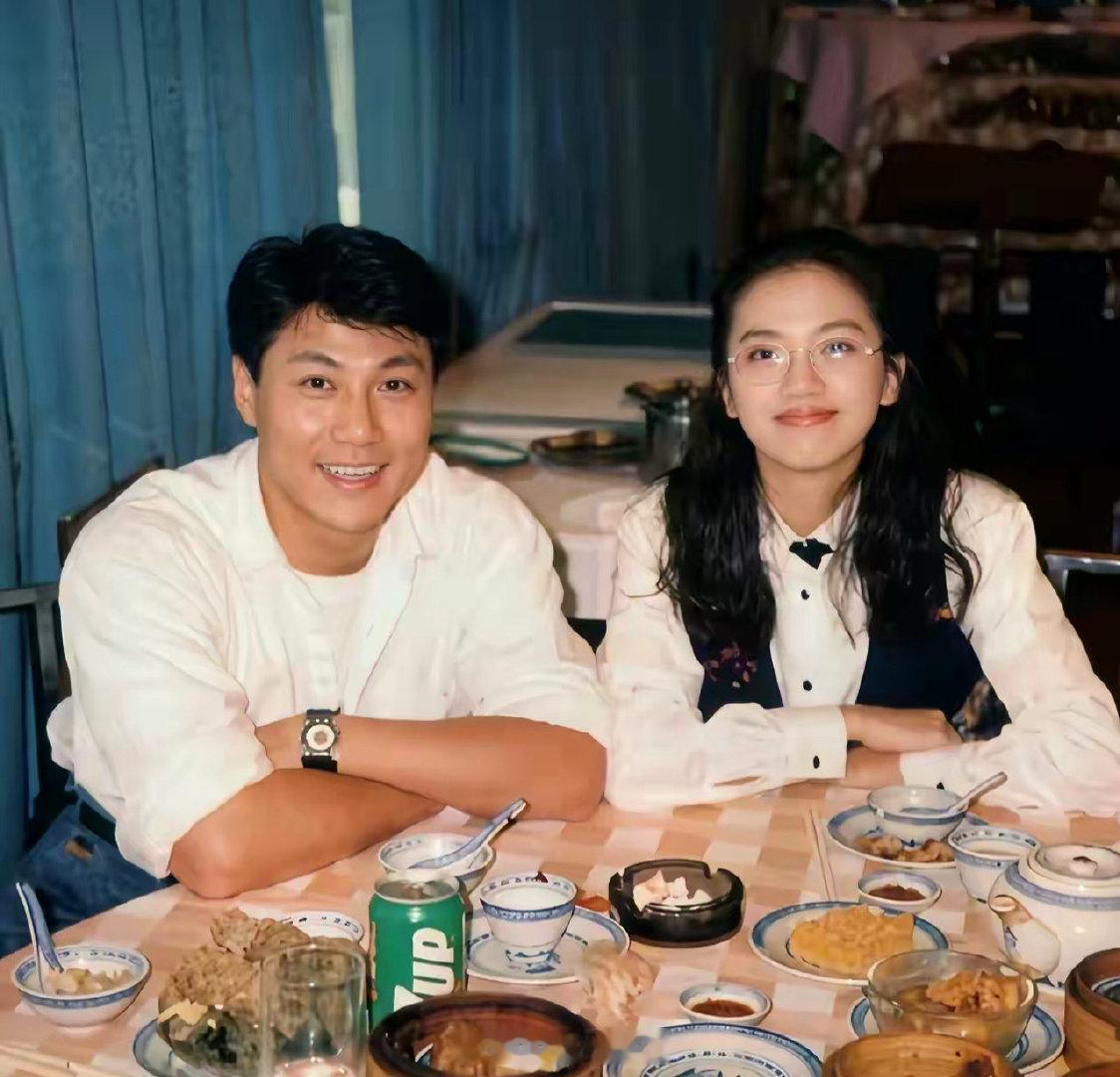 1991年，梅艳芳与时任男友林国斌，阿梅与“断水流大师兄”郎才女貌，十分登对。可惜没有走到最后... ​