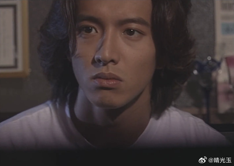 终于把《悠长假期》补完了。当年的木村拓哉，真的好帅，一想到现在某些日剧男主们的尊容，不禁化身九斤老太唠叨一声：“一代不如一代。”
#悠长假期##木村拓哉[超话]# ​​​​