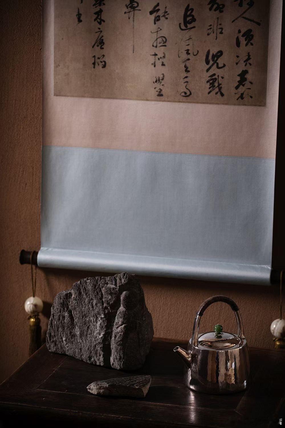 纯银.坡公石铫|750ml
#显示器也开始涨价了##茶器##银壶# ​