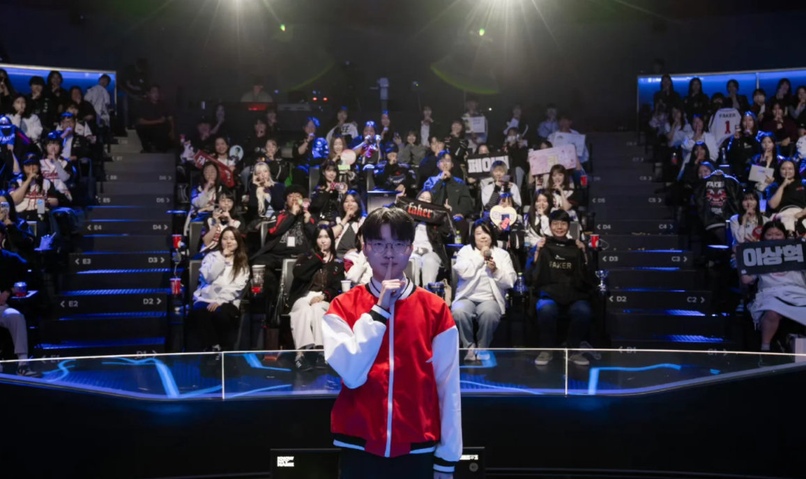 S16全球总决赛Faker出征前状态
还是那么轻松！莫非胸有成竹

#Faker备战S16世界赛##cube同人文# ​