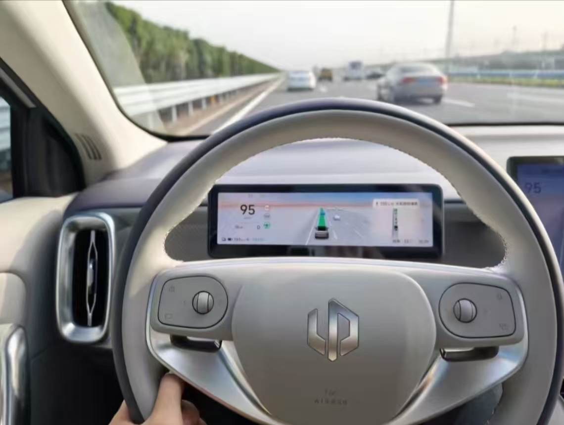 零跑十周年：技术普惠，与热爱同行 “让智能科技从豪车专属变成人手必备”...