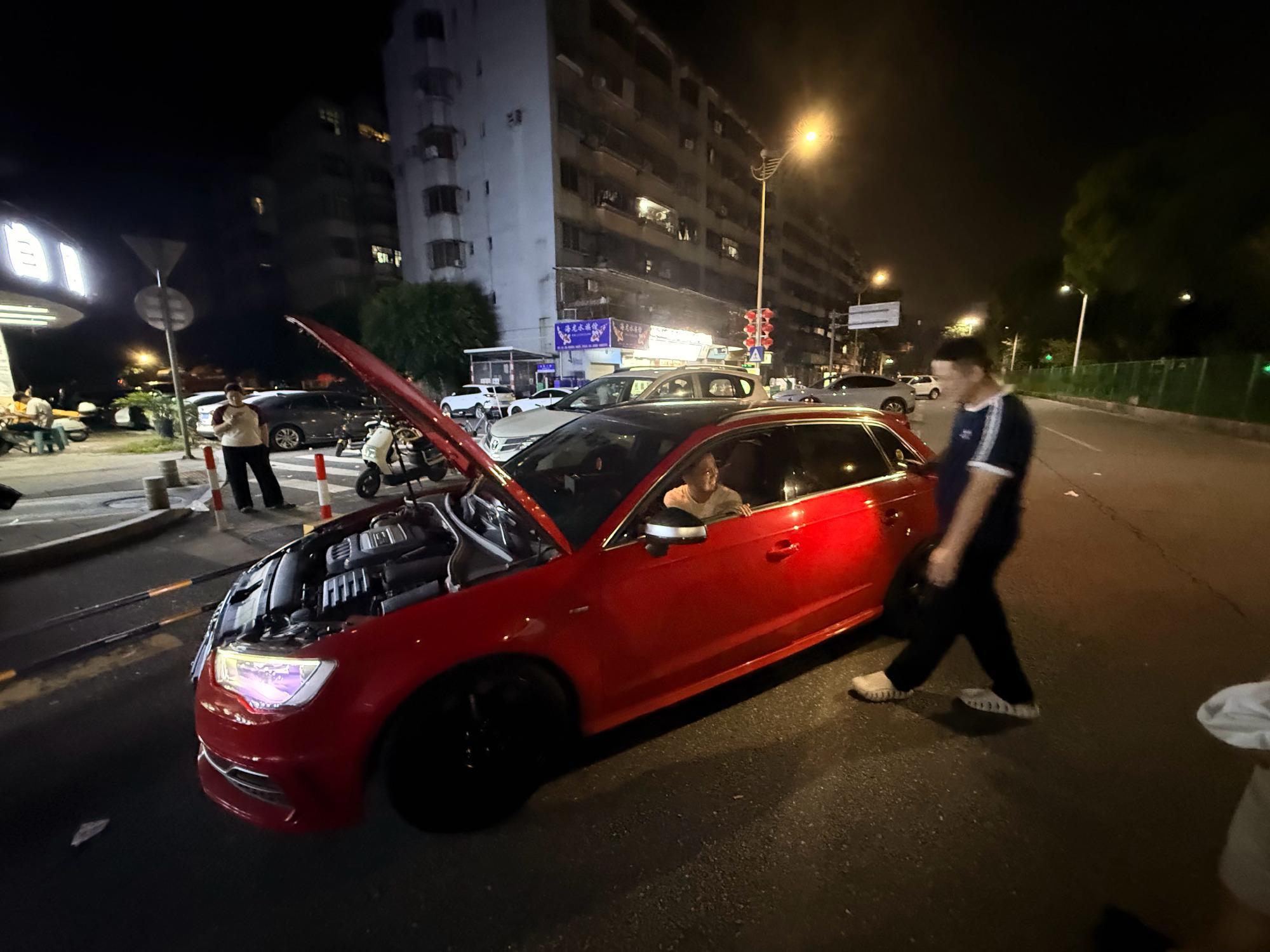 吃完糖水再来一份窝蛋肠粉相互研究着新“玩具”喜欢还能试玩这大概就是玩车...