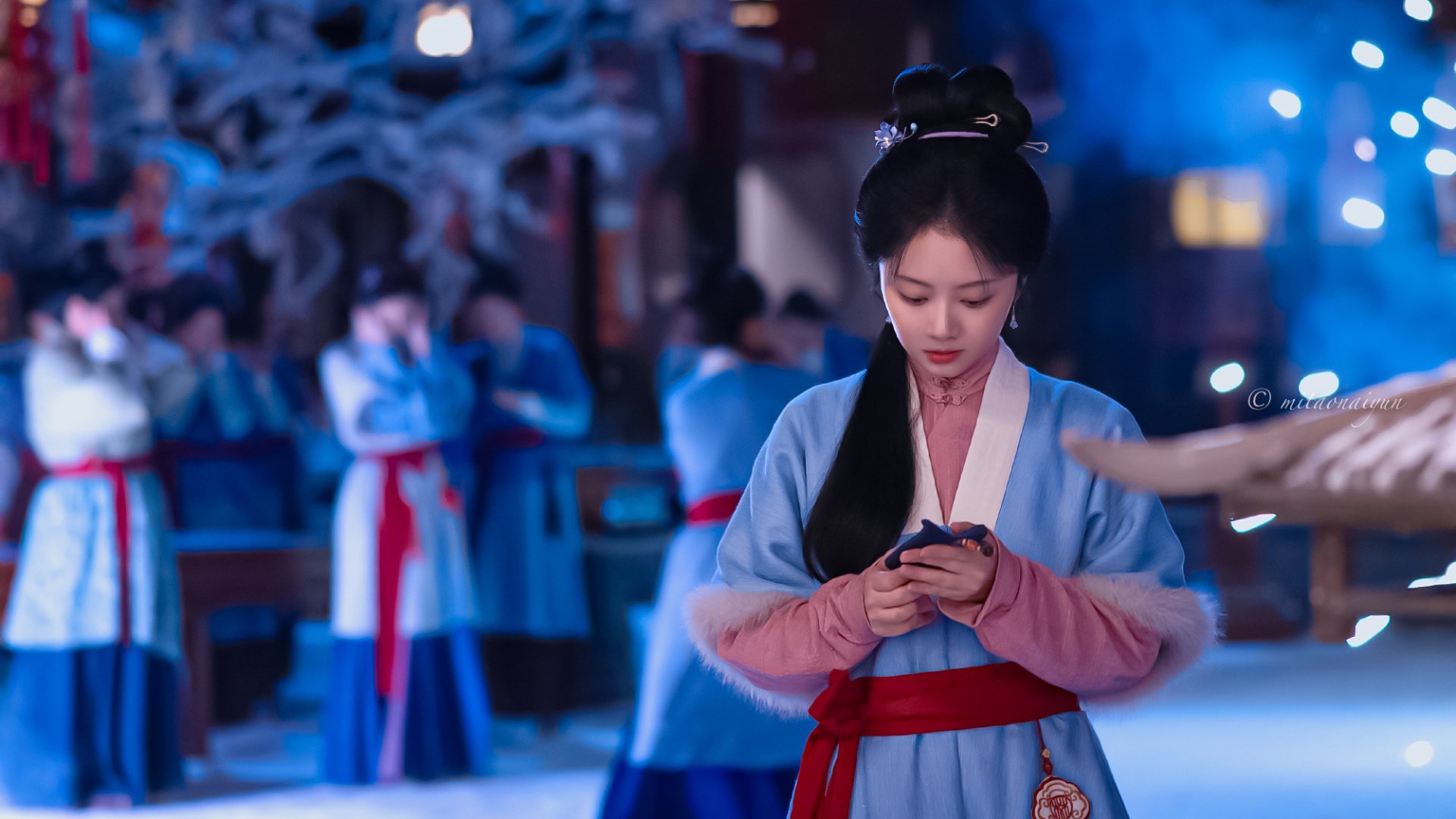 古装剧《兰香如故》大结局点映后热度登顶，谭松韵与刘学义主演的这部作品凭付费拉新数据创2025年以来剧集第一的成绩，成为年度现象级爆款。  一、播出成绩与市场热度- 台网双爆：该剧在CCTV-8次黄金档