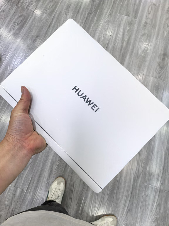 出华为高能笔记本MateBook GT14 银色