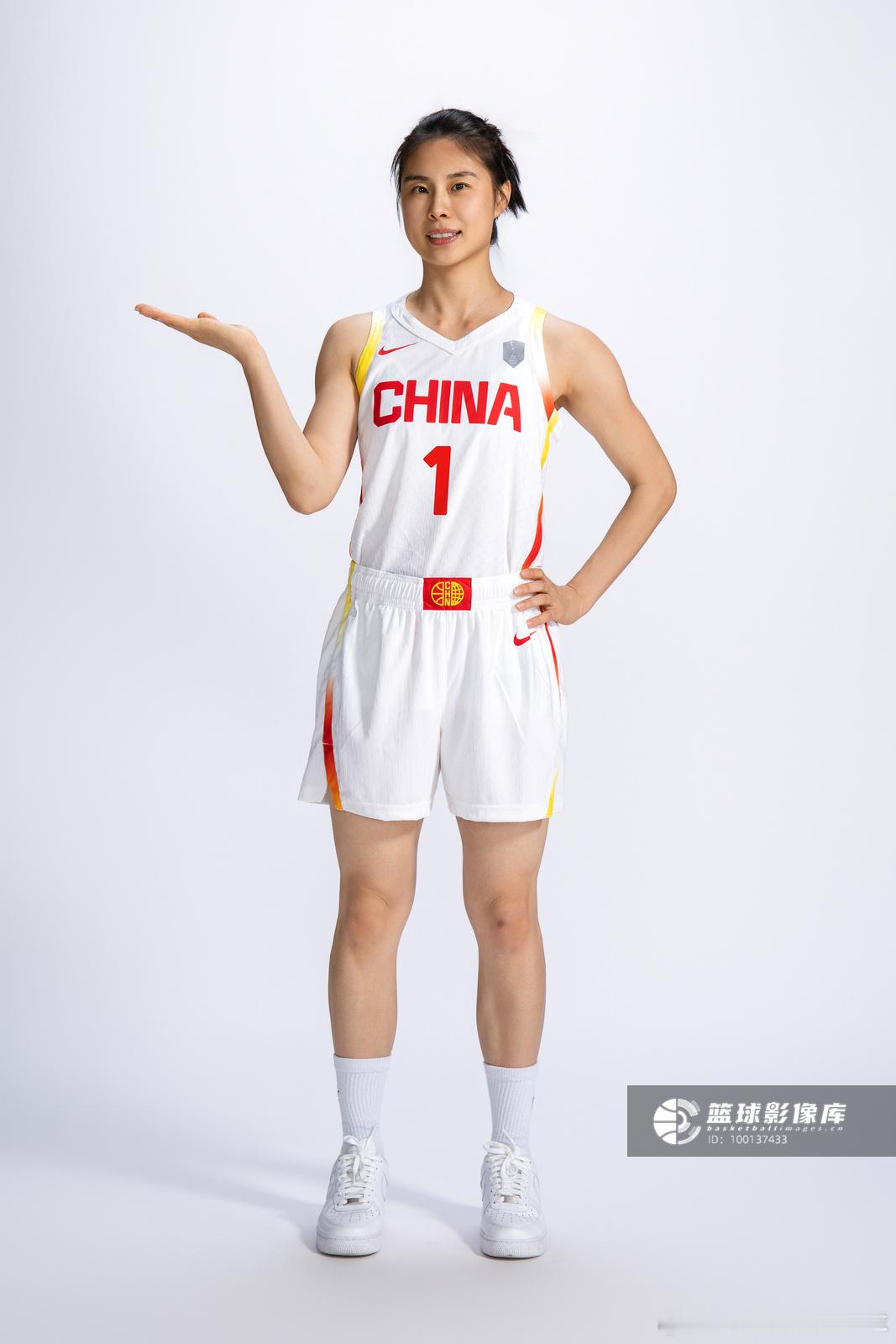 中国女篮主力后卫王思雨下赛季加盟澳女篮南区飞人队 剑指WNBA  据权...