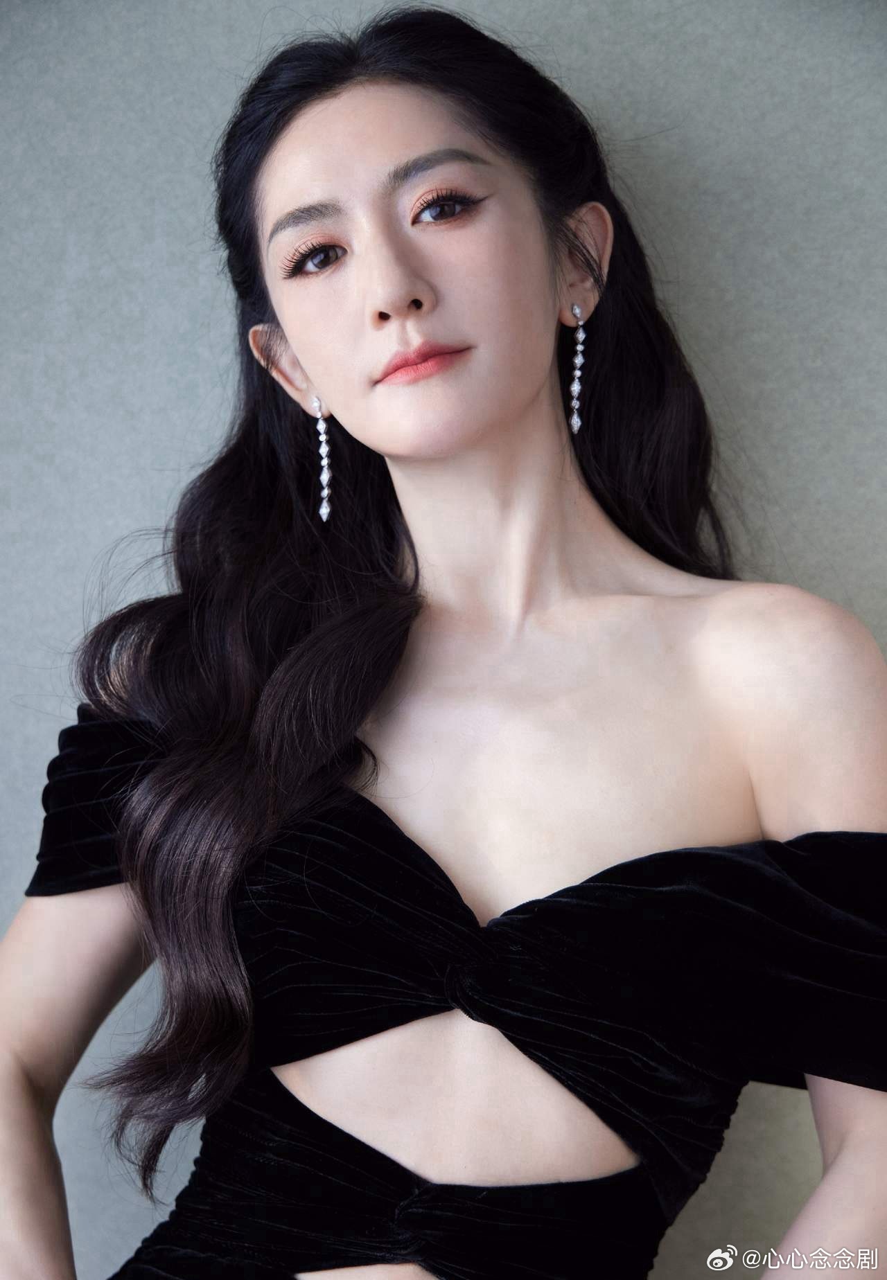 1.刘美含有演技的，但能接到最好的资源就是女二了，翻身演女主几乎不可能。

2.《夜旅人》当时补拍时的技术一般，换脸效果不太好，平播都是赚了。

3.谢娜虽然抠，自己抠对外人抠，但对孩子教育很舍得花钱。

4.没必要替腹有诗书气自华女主持人抱不平，她老公当年意气风发做项目的时候，也没少借用老婆 ​