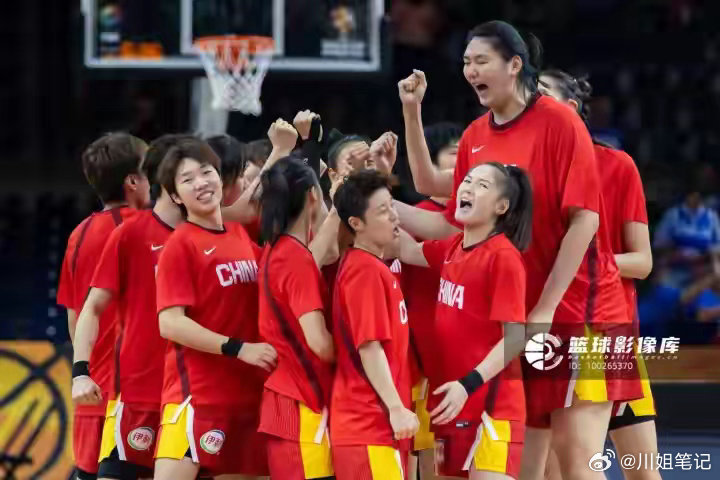 ：中国女篮打进八强已完成任务 下一场打法国就不用多想了
直播吧9月10日讯 女篮世界杯1/4决赛资格赛，中国女篮75-72力克波多黎各打进八强。
媒体人“三土带刺”发文写道：“目前的中国女篮，打进八强，已经完成任务。下一场打法国，就不用多想了。 ​