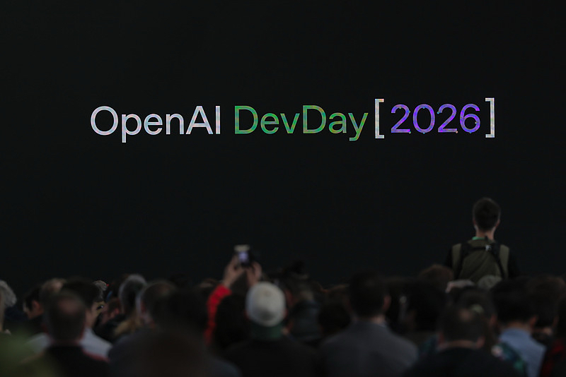 OpenAI在2026年9月29日的DevDay开发者大会上正式推出了GPT-6.1 Sol模型和全天候自主智能体Dots，这是其从被动响应向主动执行战略转型的关键一步。

🤖 GPT-6.1 Sol：性能与成本兼得

GPT-6.1 Sol定位为“趋近旗舰级模型能力”，在代理式编程、计算机操作和专
