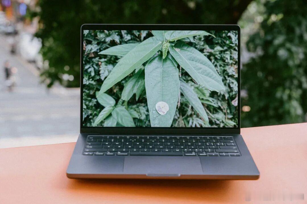 苹果这波真的刚！9月9号发布会就三款，iPhone18 Pro、Pro Max，加首款折叠屏。标准版？直接推迟到2027年。富士康连夜紧急招工冲量产。传了八年的大折叠，这次真来了？#微博视频号迎新计划##船长来了AI##船长来了AI[超话]# ​