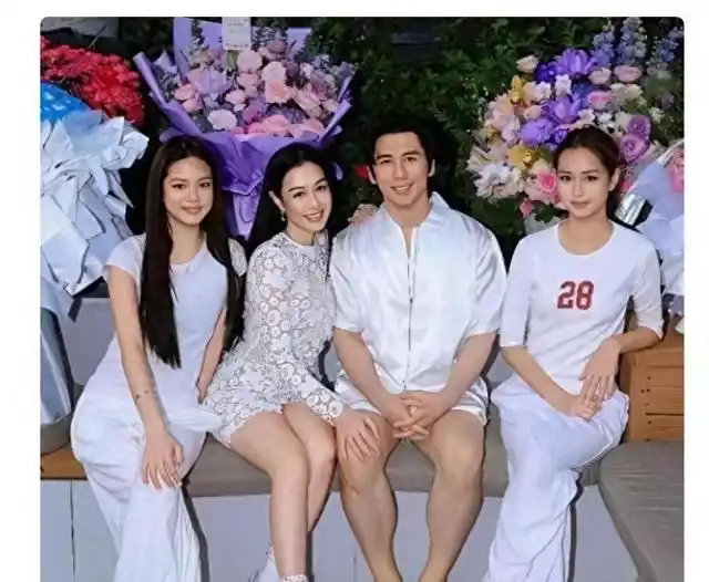 55岁钟丽缇近照瘦到变样？广州女神与两个高颜值女儿同框像闺蜜，引发中年身材标准大讨论 ​