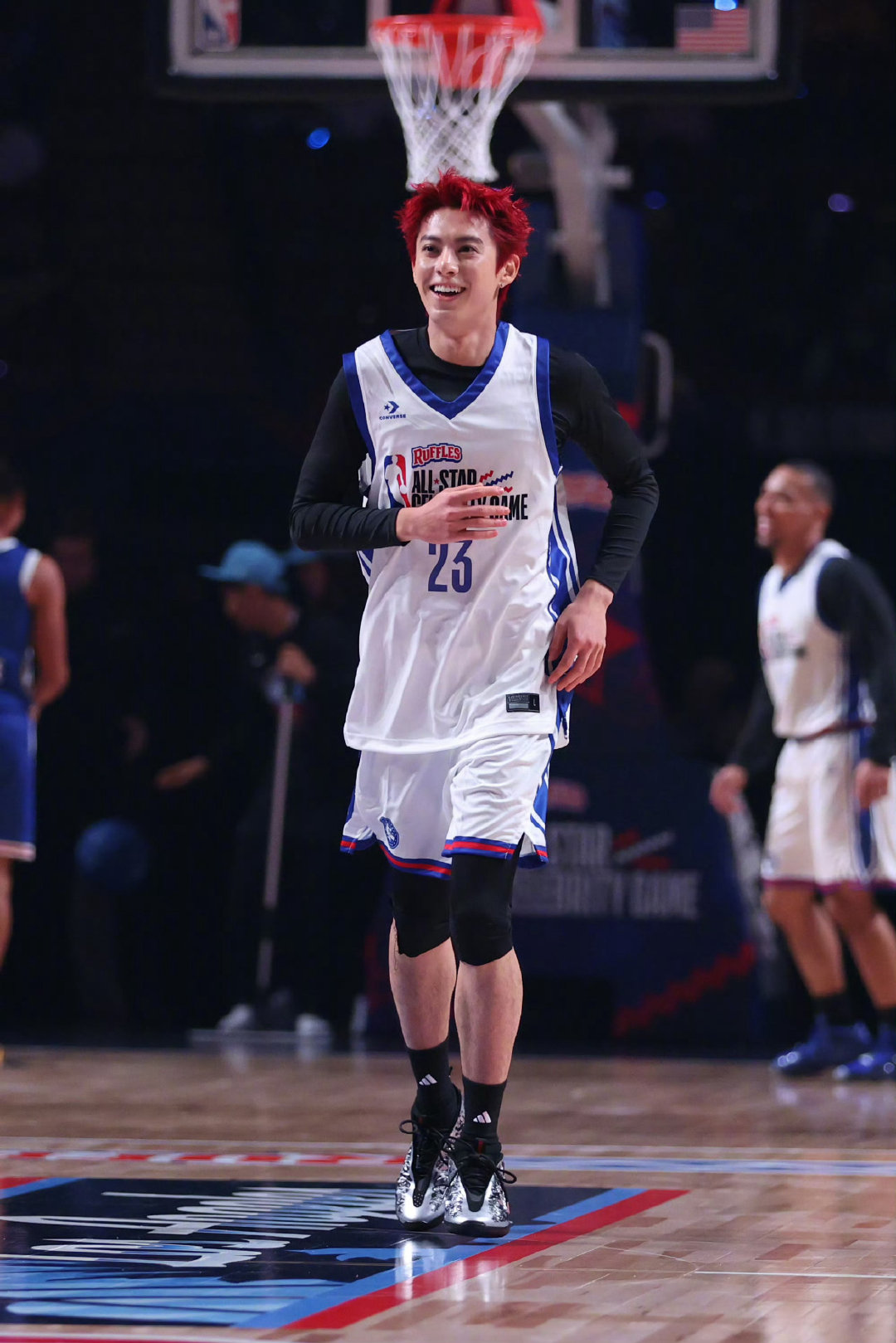#王鹤棣出现在NBA球星卡中#这么优秀，还好是我担[酷] ​