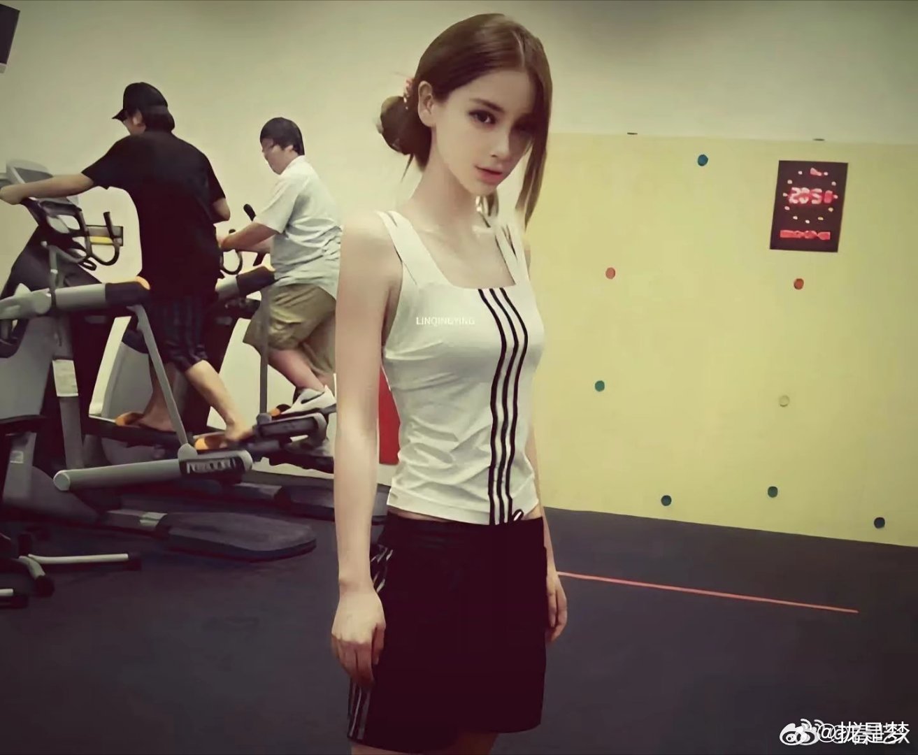 #angelababy[超话]##超星动告白信箱# 

亲爱的杨颖小姐 这是我喜欢你的第6年 刚开始看见你时是在跑男  看着你的笑容我会忍不住的开心 还记得你被造谣代孕看着你委屈的样子 我会想哭 在这里我想说祝你“天天开心” ​