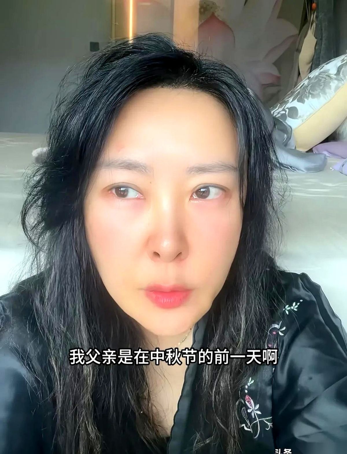 就在中秋节的前一天，93岁的游本昌永远闭上了眼睛。
成百上千条安慰的微信，不断震动着他女儿游思涵的手机。外界都以为，在这个本该团圆的日子痛失老父亲，做女儿的肯定会哭得站不住脚。
结果游思涵站出来，抛出了一句让很多人意外的话：“其实，我没有大家想象的那么悲伤。”
这不是冷漠，而是她彻底看透了生命最后交