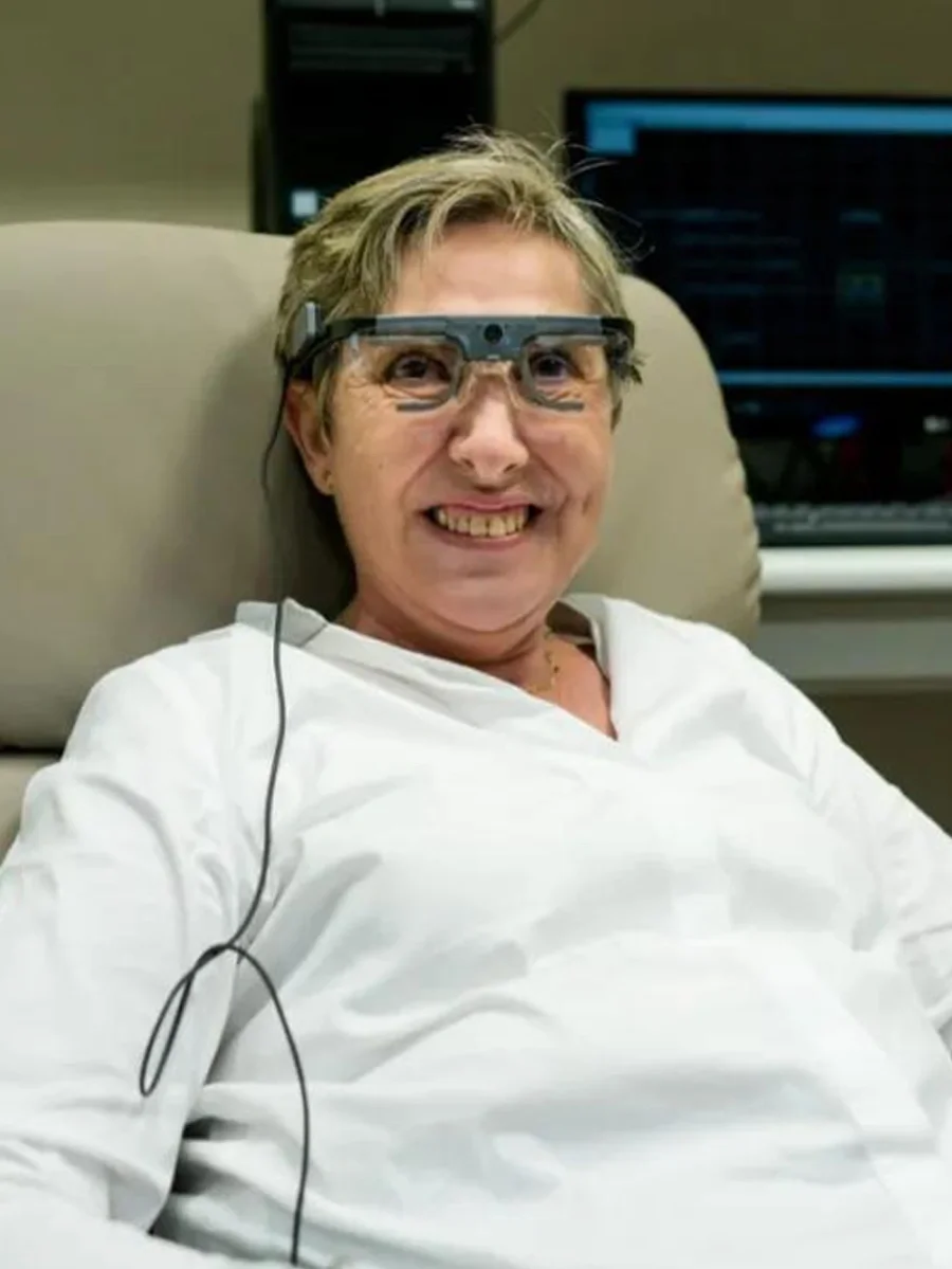 光幻视--失明16年生物老师又能“看见”了