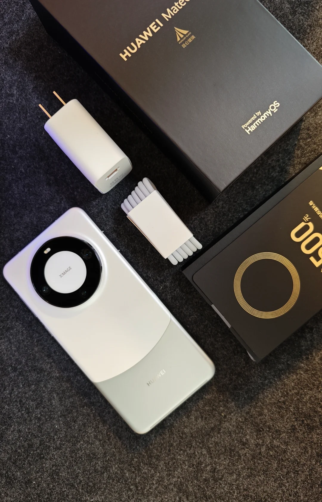 华为Mate60Pro的影像如何？拿小米13U比比