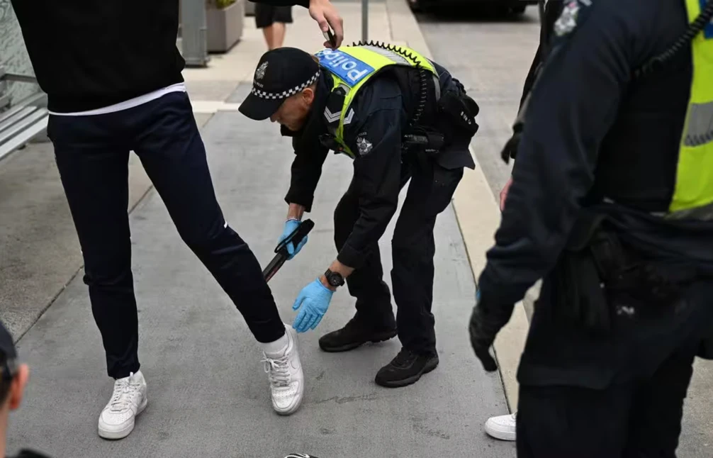 澳大利亚警方数周逮捕超百人，缴获30件武器