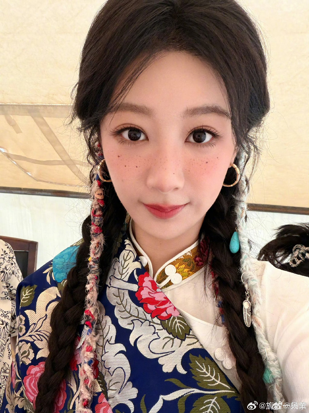 #杨紫[超话]# yz#杨紫天乩之白蛇传说#yz#杨紫白夭夭#

你是我寡淡无味的青春里很特别的存在.🦋


【杨紫🔸天乩之白蛇传说🔸白夭夭】 ​