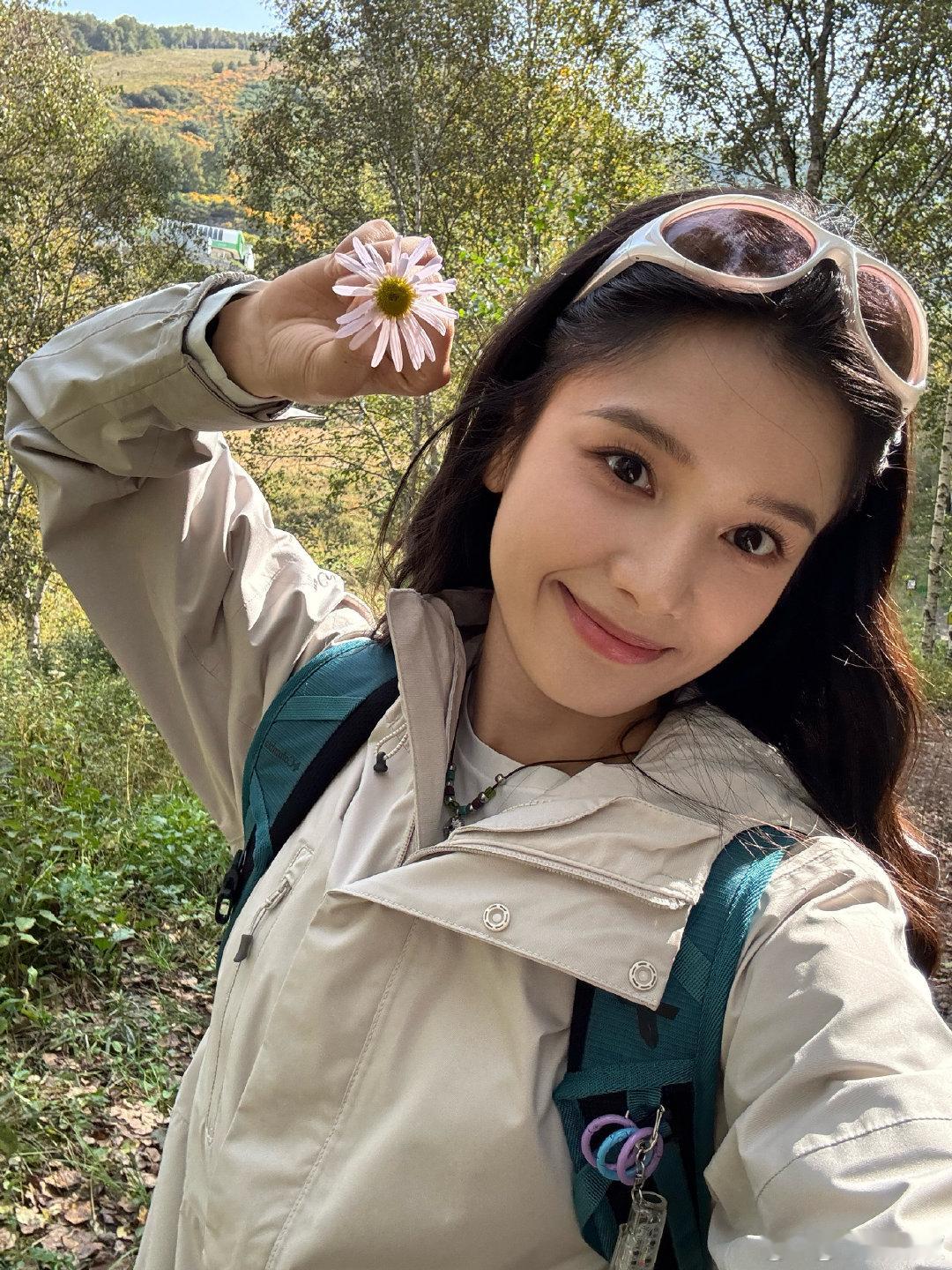 #张婧仪[超话]# “ᴵ ˡⁱᵏᵉ ᵃˡˡ ᵗʰᵉ ʷᵃʸ ʸᵒᵘ ˡᵒᵒᵏ. 你所有的样子 我都喜欢 ” ​