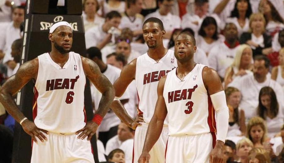 NBA｜3.94亿合约悬念拉满！多队全力争抢詹姆斯，两大热门领跑争夺战...