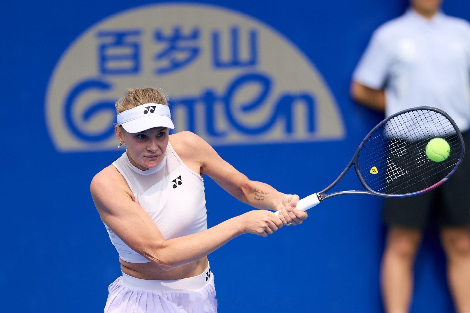 #wta[超话]# 
雅斯特雷姆斯卡苦战收获武网开门红👏

WTA武汉网球公开赛女单首轮，持外卡出战的乌克兰选手雅斯特雷姆斯卡以6-4/5-7/6-3击败布克沙，强势晋级下轮将面对10号种子约维奇。

#2026武网##wta我们在这里# ​
