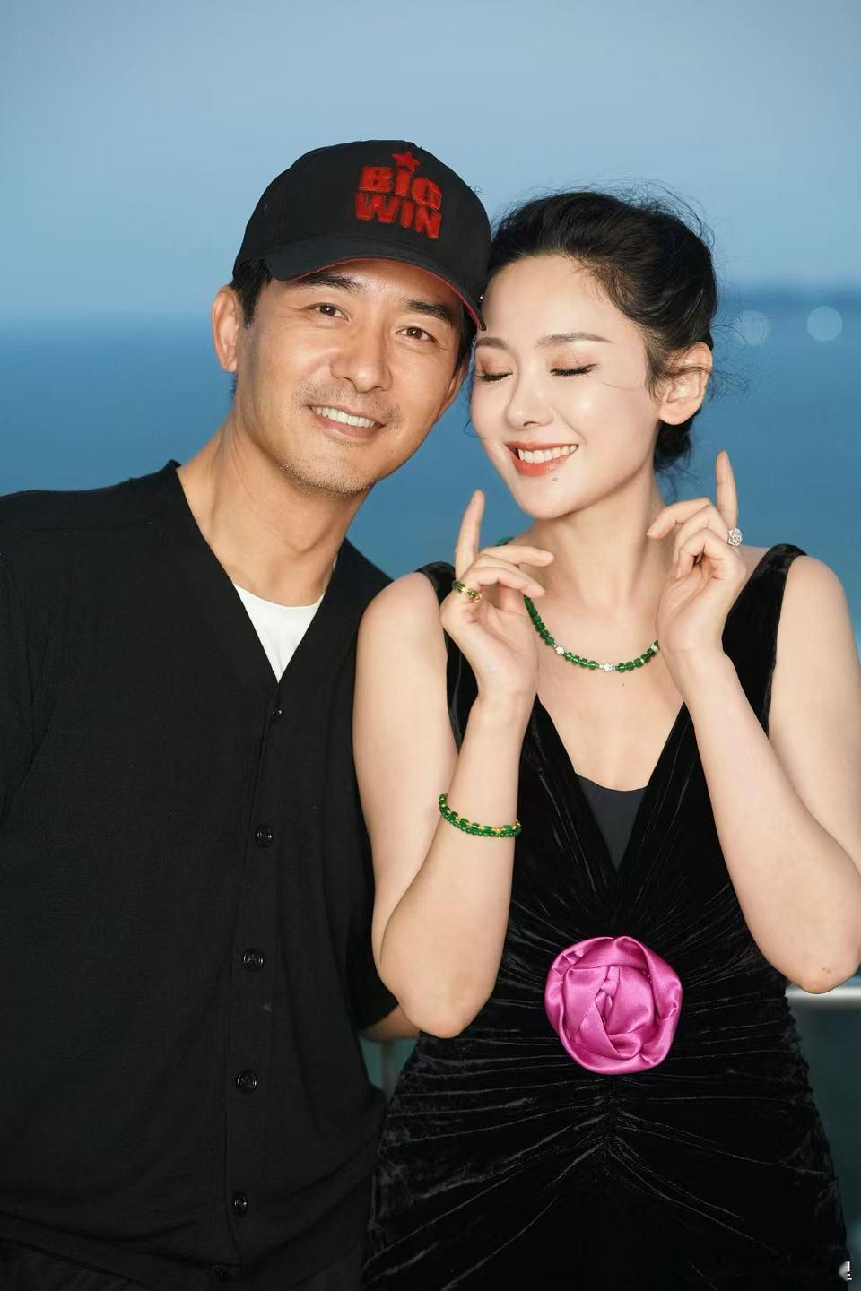 #程莉莎感谢颜安姚琛带飞郭晓东#
“少侠带着他飞”，程莉莎的文案又真诚又有梗。安东琛组彼此体谅，照顾前辈节奏，不内卷不内耗，家属的这份致谢，也是无数观众心里想说的话。 ​