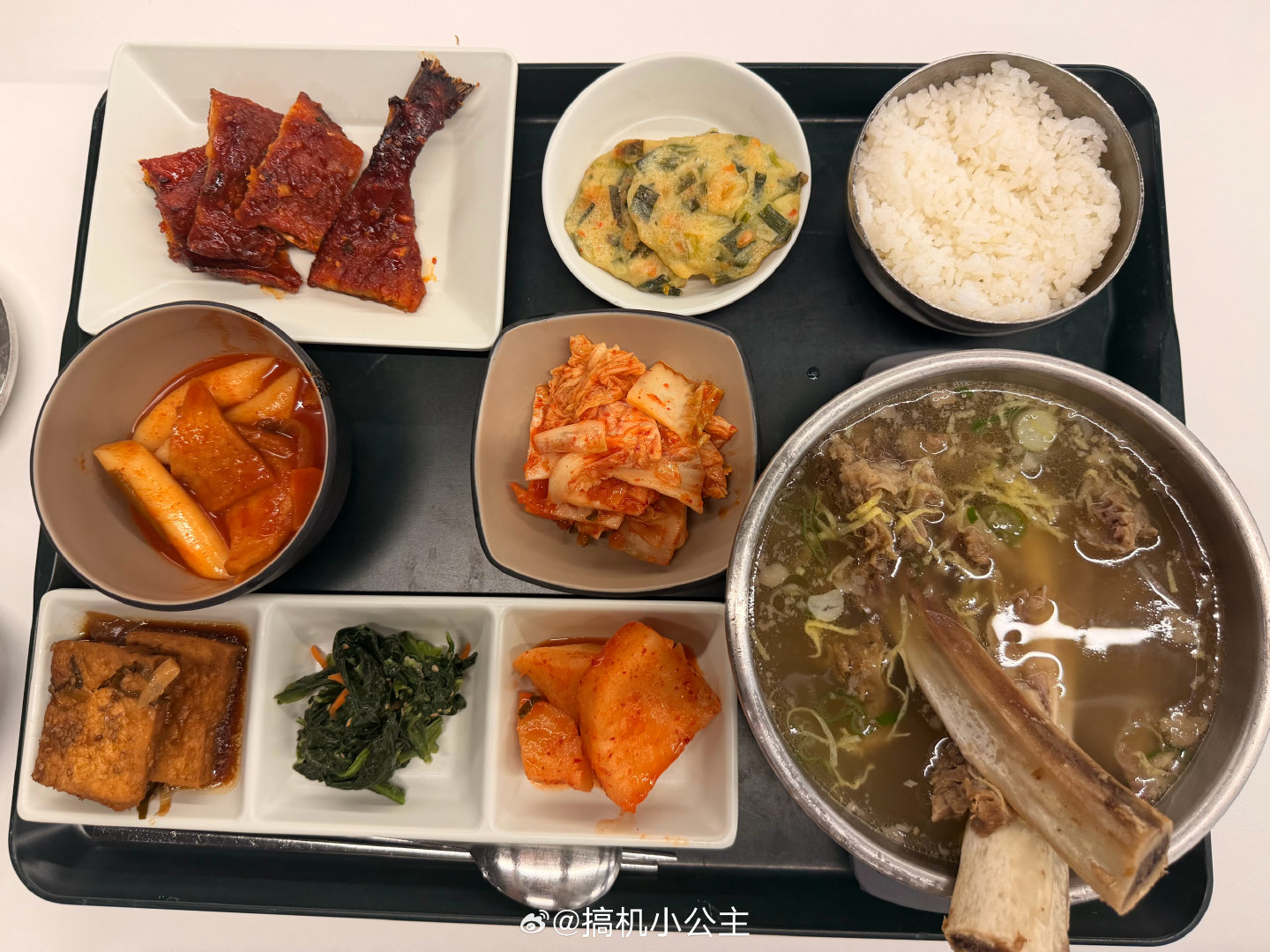 也是吃上了三星的食堂！😋这大骨汤真不错  ​