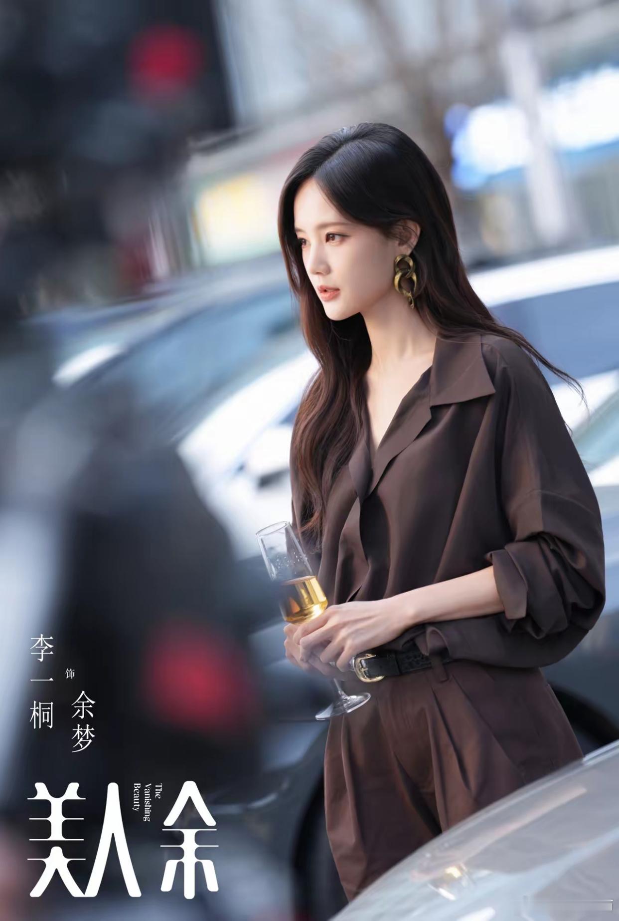最近热播的《美人余》里，余梦发现丈夫狄立人不对劲之后，没有当场崩溃，而是先体检、再查账、再找律师焦旭固定证据。这个反应很关键。

现实里离婚取证，最怕的不是“没有证据”，而是“证据来源不合法”，最后反而用不上。

剧里有一个很典型的细节：余梦发现狄立人可能出轨后，第一反应是去医院做体 ​