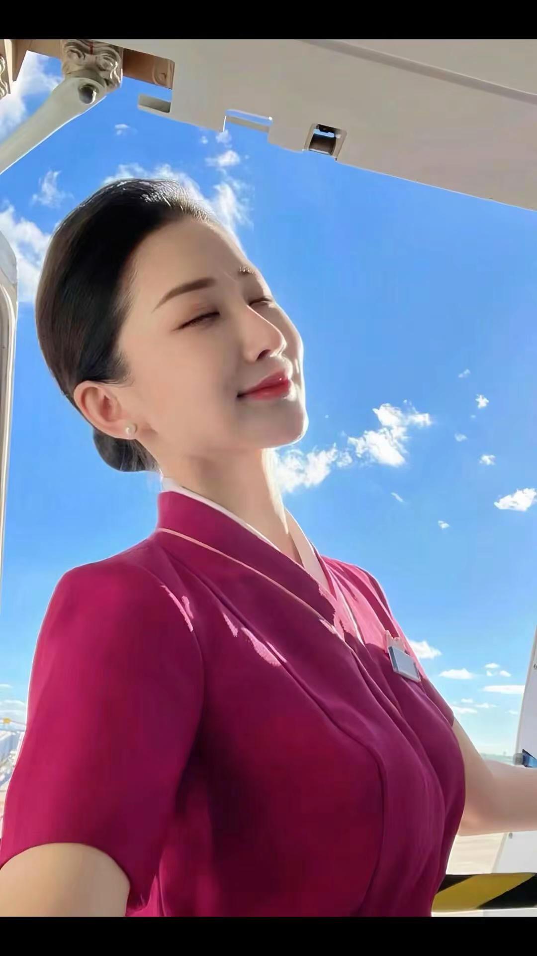 <p>空姐 空姐制服 美女 <!--{img:0}--><!--{im...