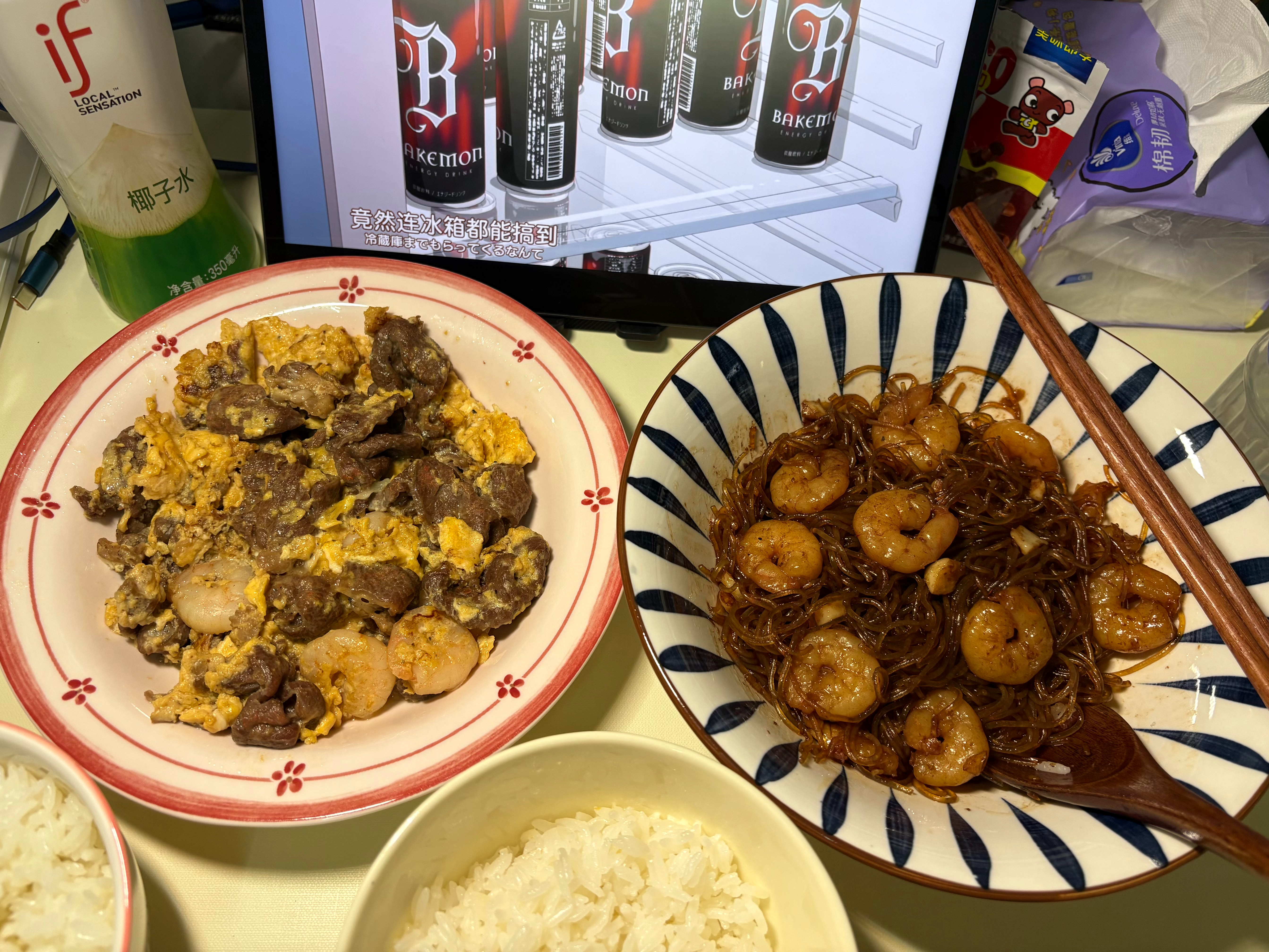 #pp的pplog# week16
排了两个小时才吃上博多天妇罗泰，最近才搞懂博多原来不是一个品牌而是一个地名，依旧那么好吃
好久没吃萨莉亚，出了好多新品，尝试了意大利婚礼汤（其实就是肉丸菠菜汤，很像江浙沪的吃法），汉堡排，奶汁焗鹌鹑蛋，都很不错
仙庙烧鸡的煲仔饭大份又美味，城中村的路太难走了我的 ​