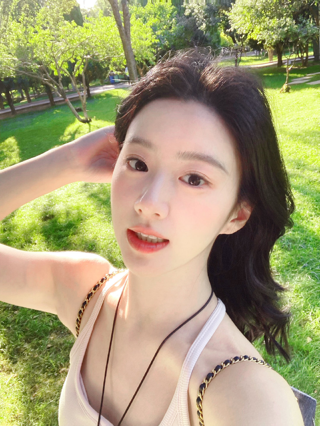大口呼吸吧🌳🌱

#包上恩周芳华# ​ ​