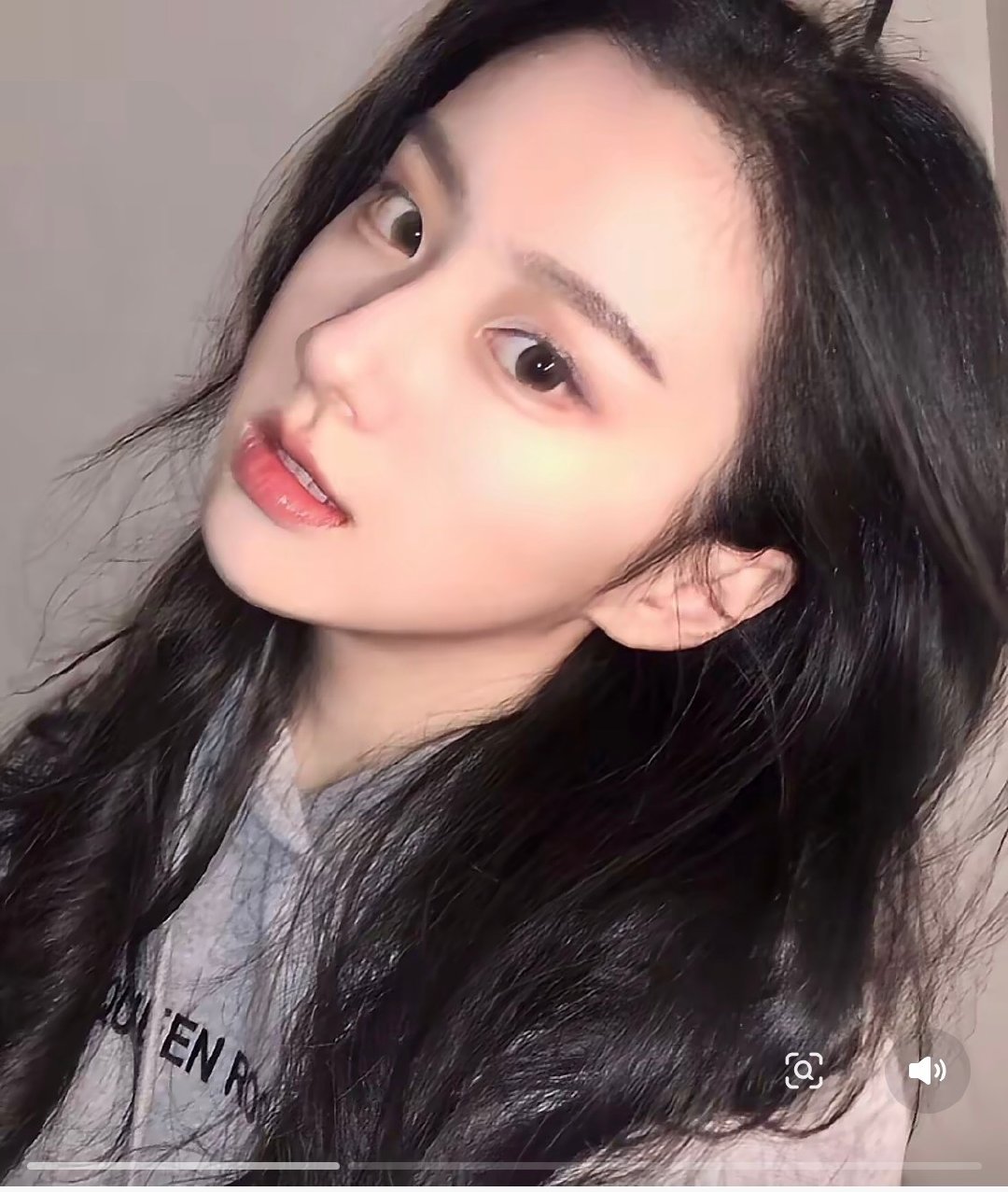 #曝井柏然包上恩或演京洛再无佳人# 非官宣不约哈，况且这种古早文，女主人设并不好，原文是高干文，很容易被魔改。 小江湖就魔改，炽夏也魔改，真是什么好饼，早就定了人选了，包上恩很美，但是也知道魔改剧对演员伤害有多大，别溜饼了，这小说压根不适合这年代拍成电视剧 ​