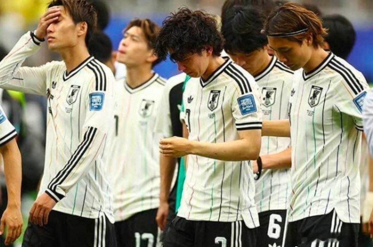 今晨的世界杯1/16决赛太让人揪心了！日本队拼了95分钟，却在补时最后...