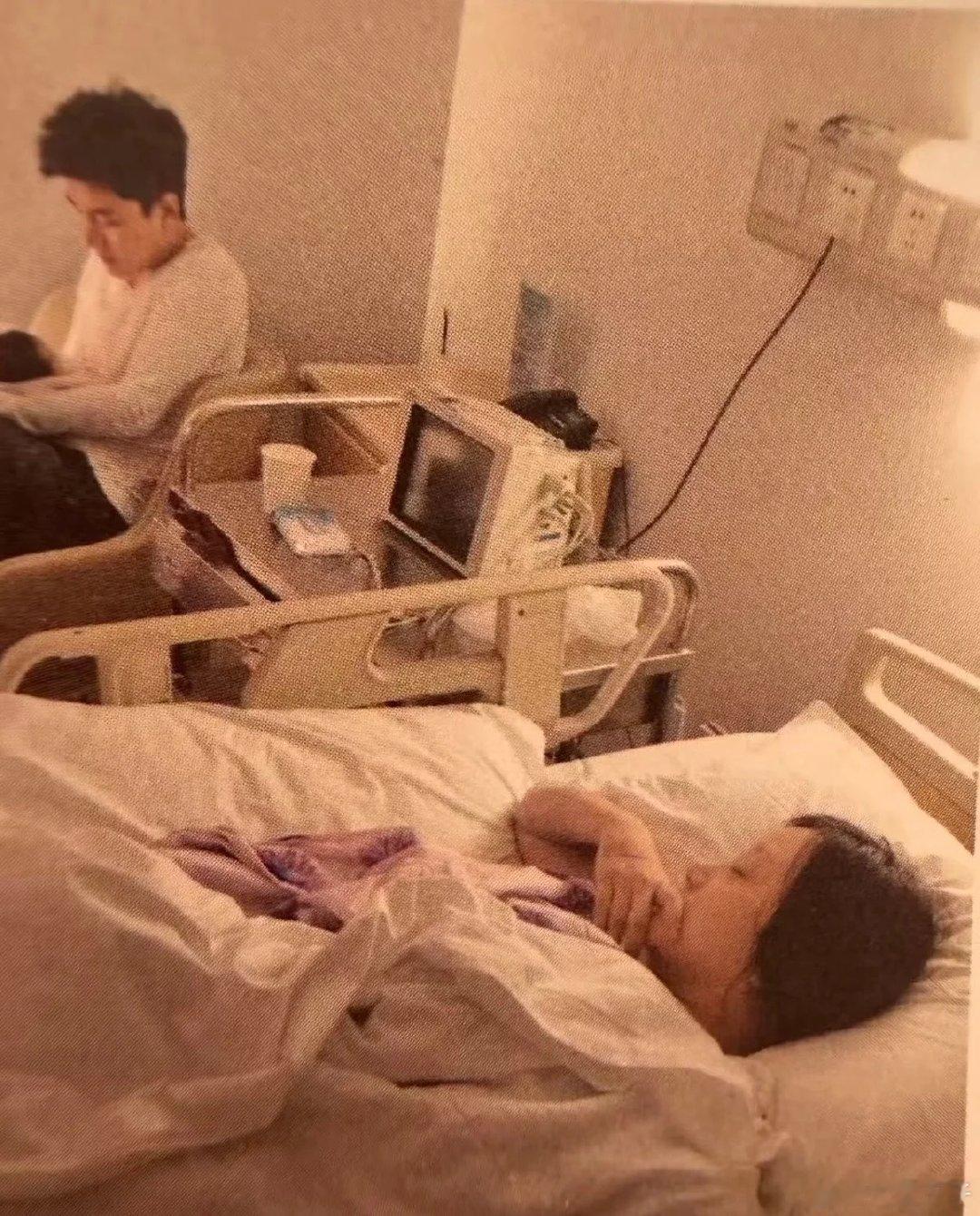 李小璐这张月子照是只有当过妈妈才能共情，当时和贾乃亮还很恩爱 ​