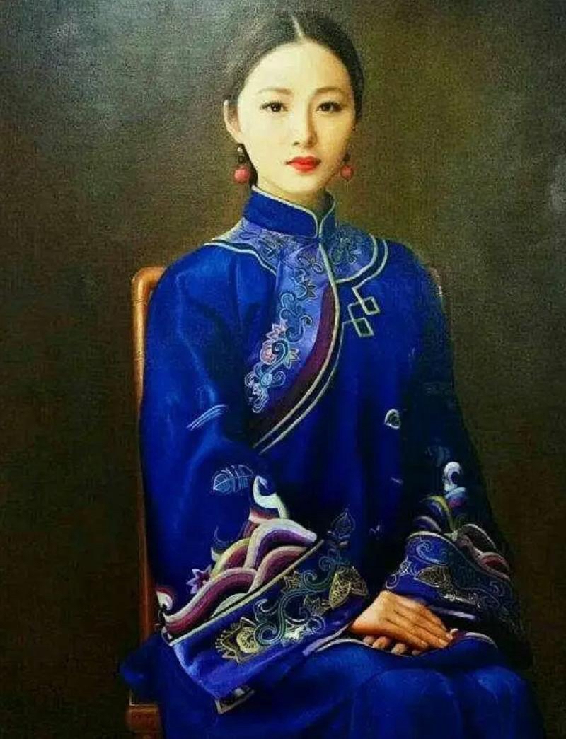 1900年，慈禧第一次见到周莹便问：“你有丈夫吗？”30岁的周莹回答：“我已经守寡14年了。”慈禧一听，突然抬手，一旁的李莲英瞬间明白，大声说道：“太后有赏！”

1900年，八国联军攻破北京后，慈禧带着光绪仓皇西逃，一路逃到了西安。

堂堂慈禧太后，这时候连日常开销都捉襟见肘。

就在这时，陕西巡