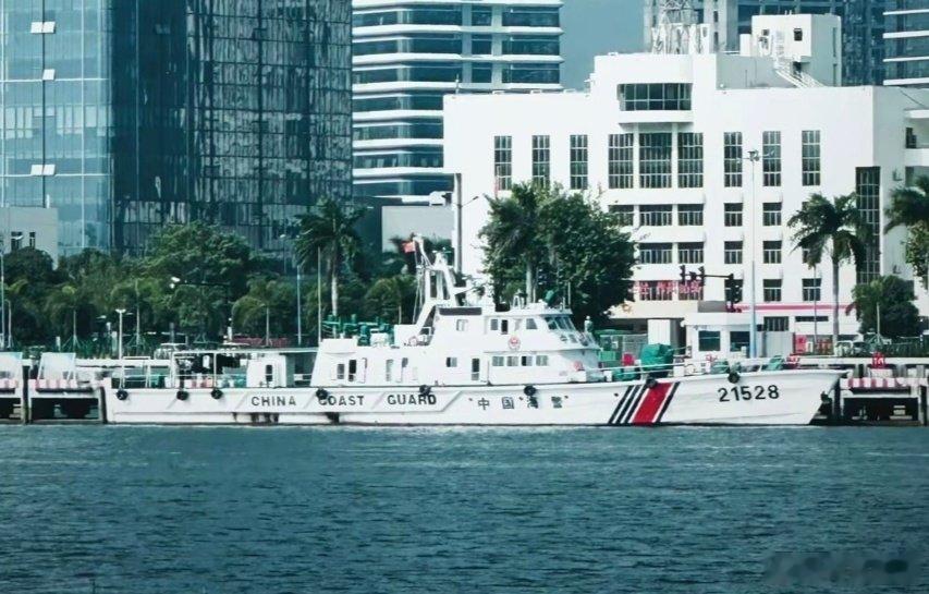 #中国海警[超话]# 🇨🇳中国海警21528艇，原系海关616型缉私艇，现隶属于广东珠海海警局。#中国海警# [威武] #中国武警# [打call] #珠海# [加油] #中国海洋执法# ​ ​​​