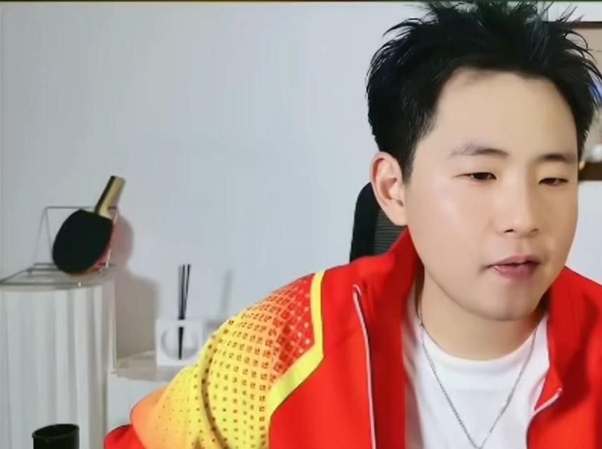 天天吹张本美和是日乒新一姐，成导一句话直接把她打回了原形！
拿现在的她跟巴黎周期的早田希娜比？差远了。不仅比不上巅峰早田，连当年巅峰期的伊藤美诚、平野美宇，她也远远够不着。
竞技体育菜是原罪，但没有三大赛冠军，那就是硬伤。
你看早田希娜，德班世乒赛硬生生从王艺迪手里抢下铜牌，巴黎奥运更是带伤拼