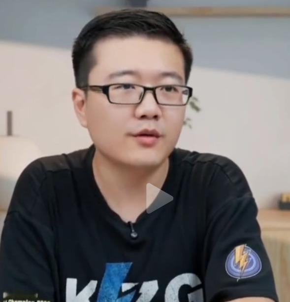 王曼昱刚0比3被佐藤瞳横扫，现在中国大满贯又涌进三大削球手加两大防弧，国乒这次真悬了！伊藤美诚和朱雨玲突然退赛，表面是避战，实际却把桥本帆乃香、佐藤瞳、韩莹全送到了国乒面前，蒯曼和陈幸同打削球本来就发怵，王曼昱虽然战绩占优，可每次赢球都像扒层皮，正手力量不够只能硬拉，体力消耗太大，最近还输过韩莹和佐