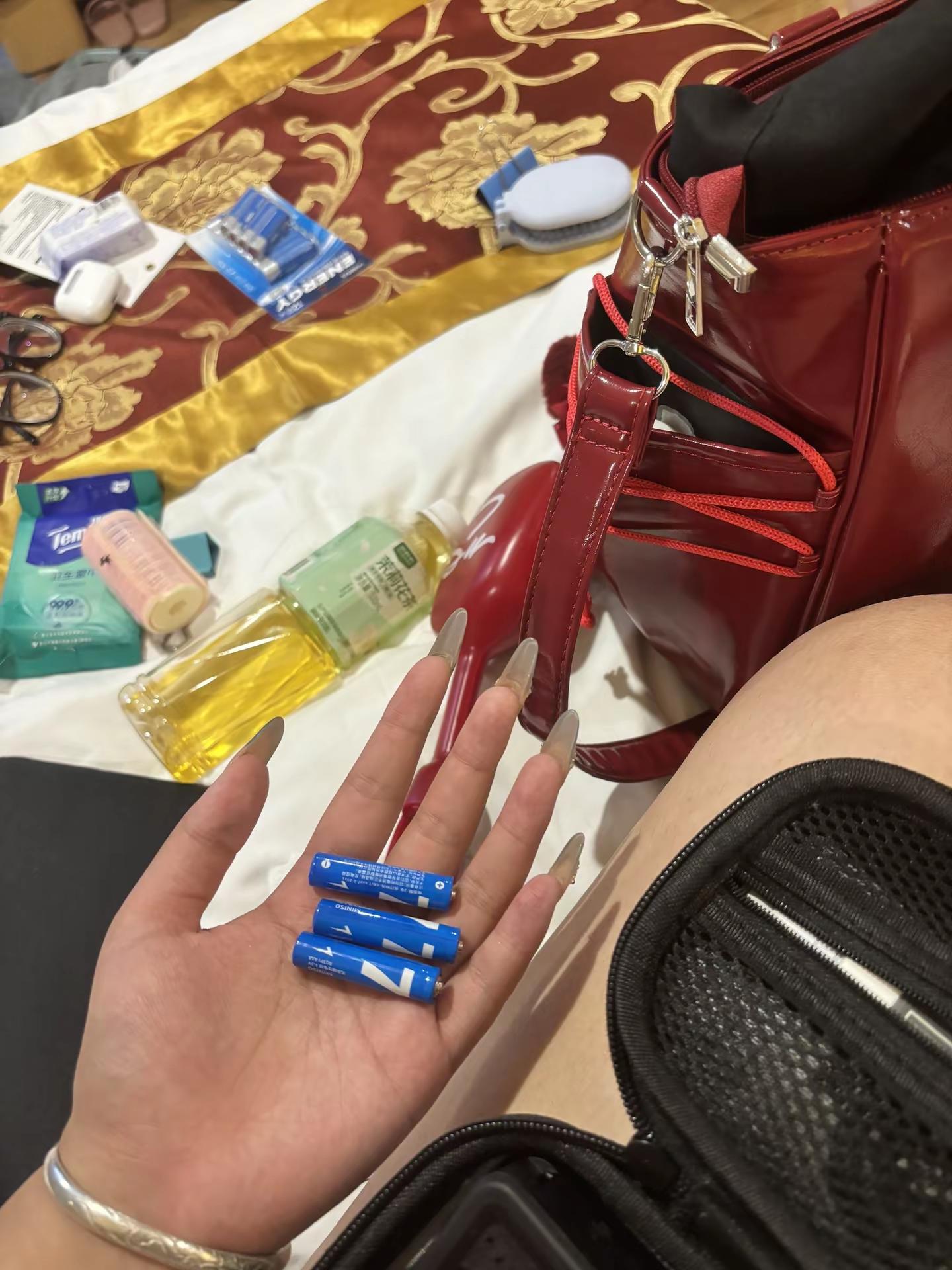 祈祷你像英勇的禁卫军动也不动的守护爱情
