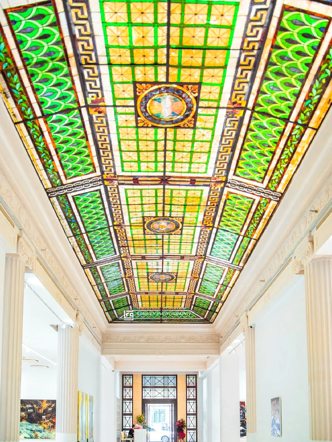 外滩百年大楼开放，彩绘玻璃美得像个万花筒