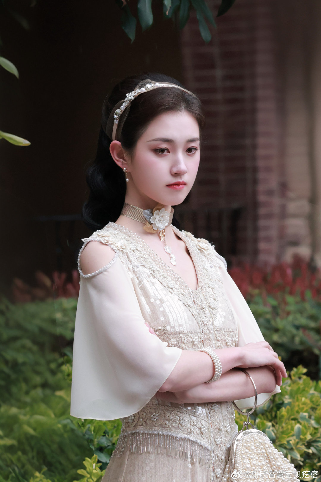 乱世儿女情长，陶紫宜的故事最是上头！郭宇欣er 跳出短剧舒适圈，挑战巨富千金的黑化之路，前期明媚如骄阳，后期冷冽似寒月，情感转变极具看点。扎实的表演功底搭配贴合角色的民国气质，再加上多面人设极具挖掘空间的角色魅力，郭宇欣所饰演的陶紫宜绝对会让人眼前一亮。 ​
