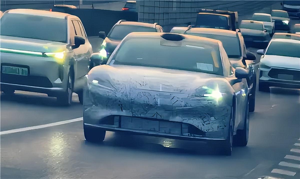 鸿蒙智行再发力 尚界 Z7 双版本能否打破小米优势