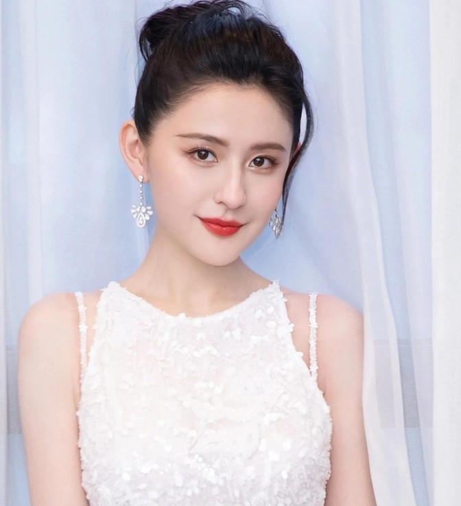 说到娱乐圈里那些身材超棒的女星，不得不提几位大家都很熟悉的面孔。首先得...