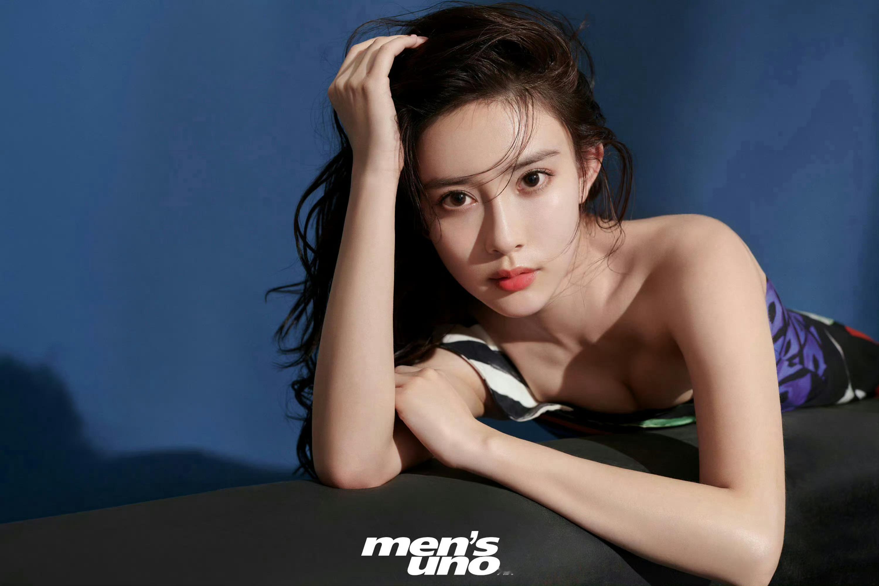 孟子义的热辣健美身材，孟子义明知道自己的身体一流，还是趴着前倾将傲人上...