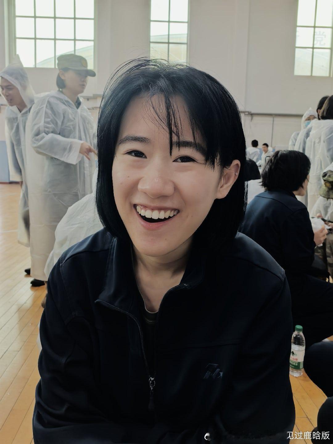 我很感动
大家第三年了依然有心气有凝聚力在操场上狂奔
02年的老骨头也是拼命了
一个人跳绳都跳不了90个四个人跳了90个
摸河过我偷偷在缝里看到了但还是演了一手
被十一对俩男的大力夸赞笑死我了
李蕴格是陈赫我是邓超我们是天霸动霸tua🙋
李瑀晨说他渴了多给我们记个
但还是靠实力啊浪费我一杯奶茶 ​